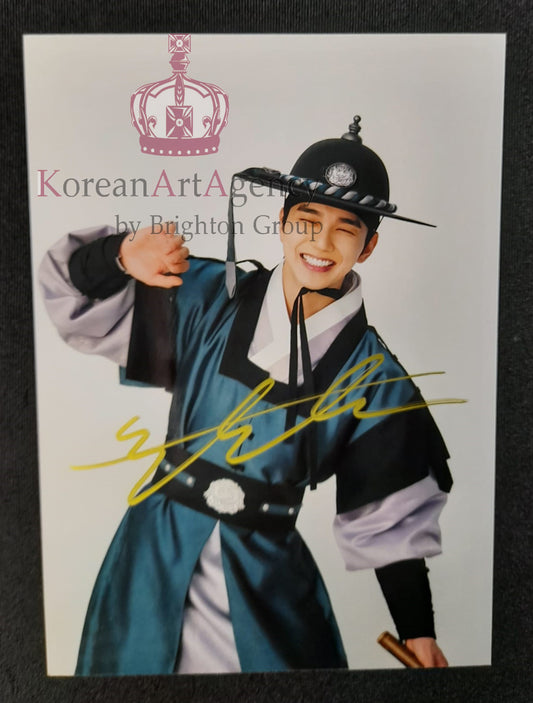 Yoo Seung Ho Autograph